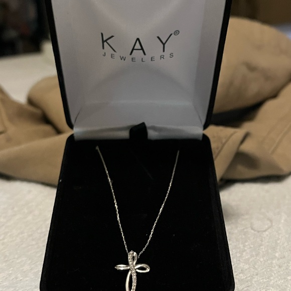 10K White Gold Diamond Cross Necklace - Picture 5 of 5